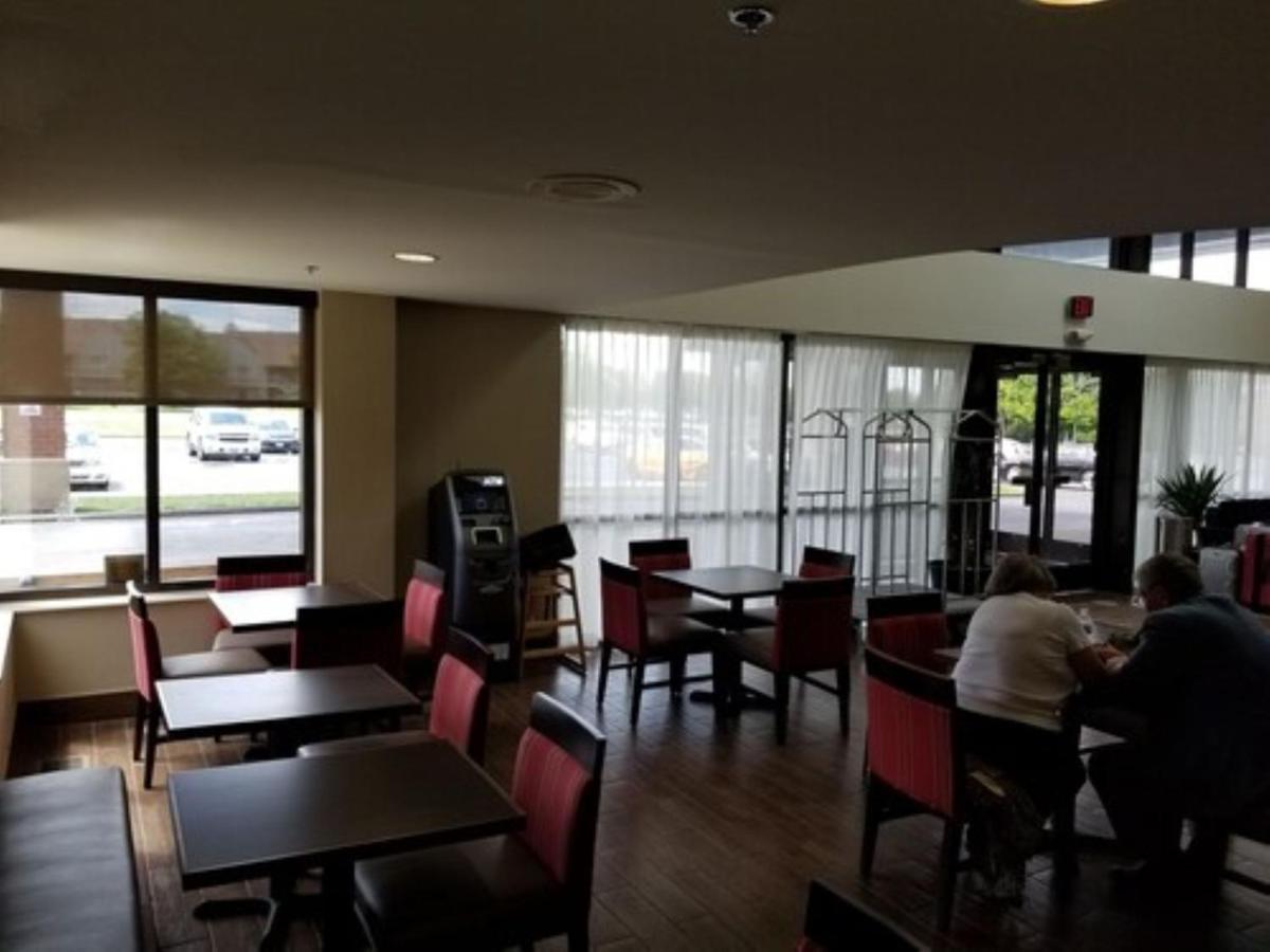克利夫兰机场康福特茵酒店 米德堡高地 外观 照片