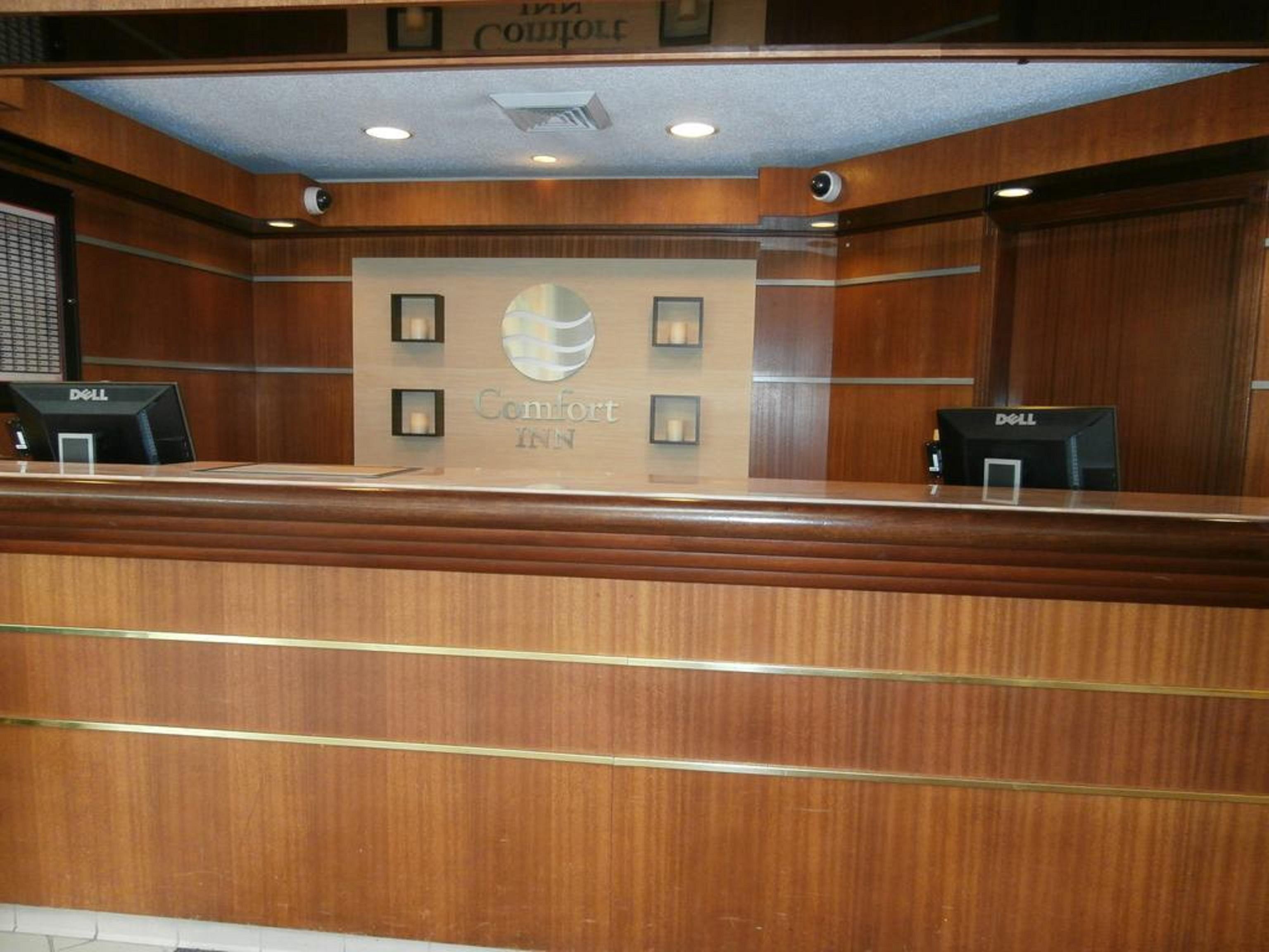 克利夫兰机场康福特茵酒店 米德堡高地 外观 照片