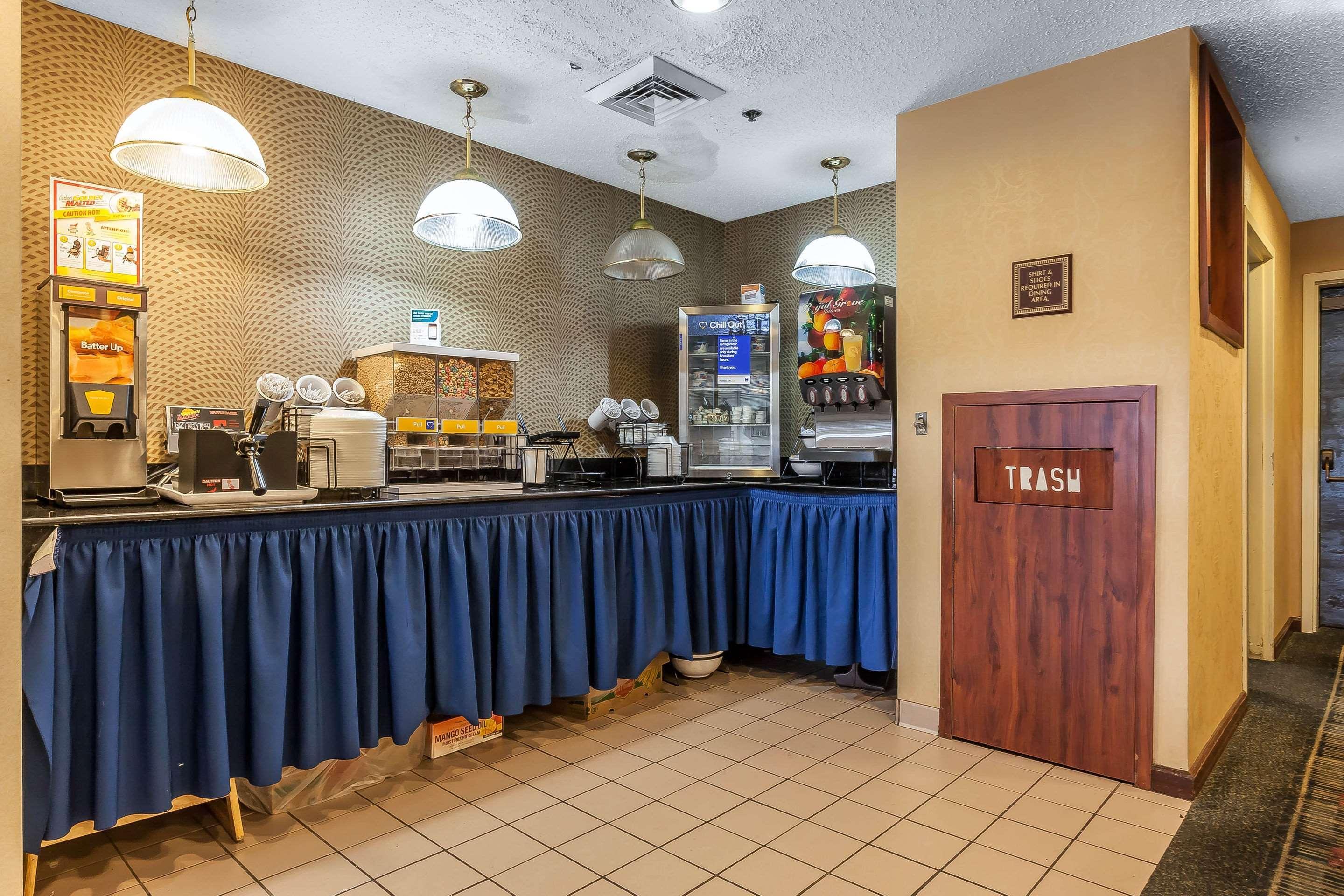 克利夫兰机场康福特茵酒店 米德堡高地 外观 照片