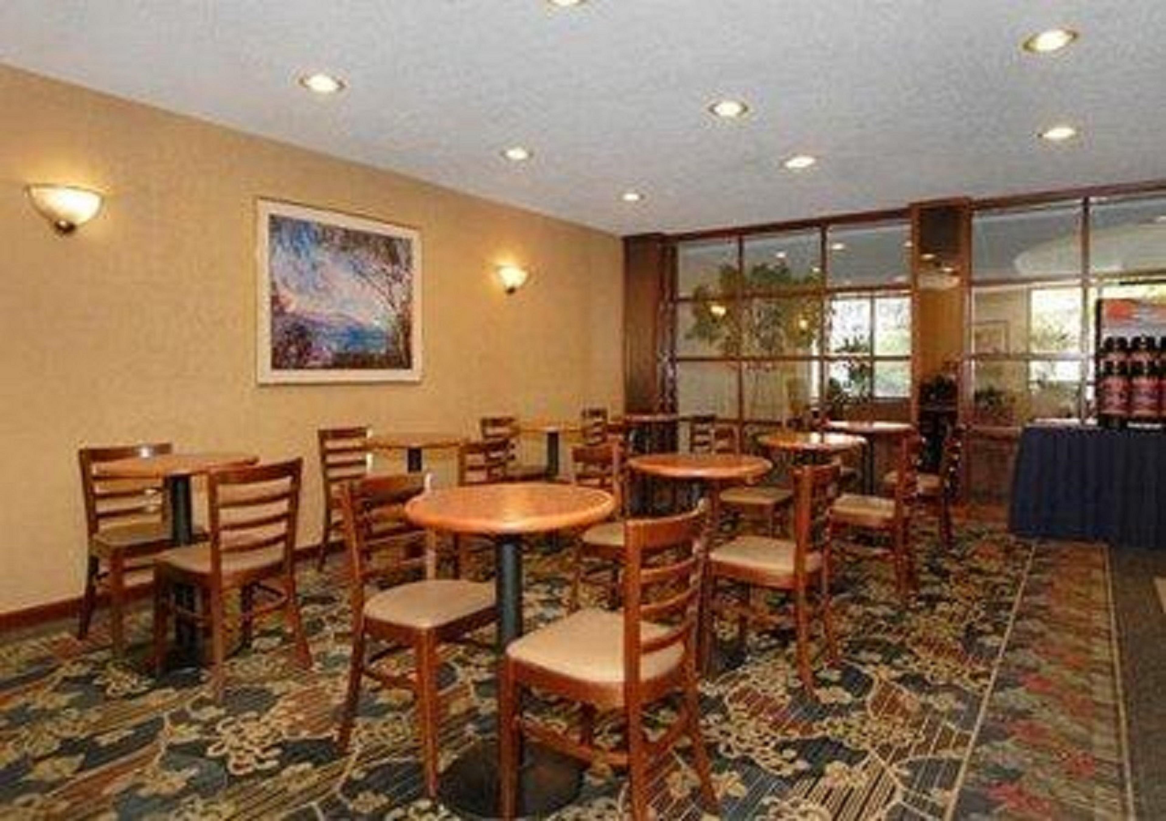 克利夫兰机场康福特茵酒店 米德堡高地 外观 照片